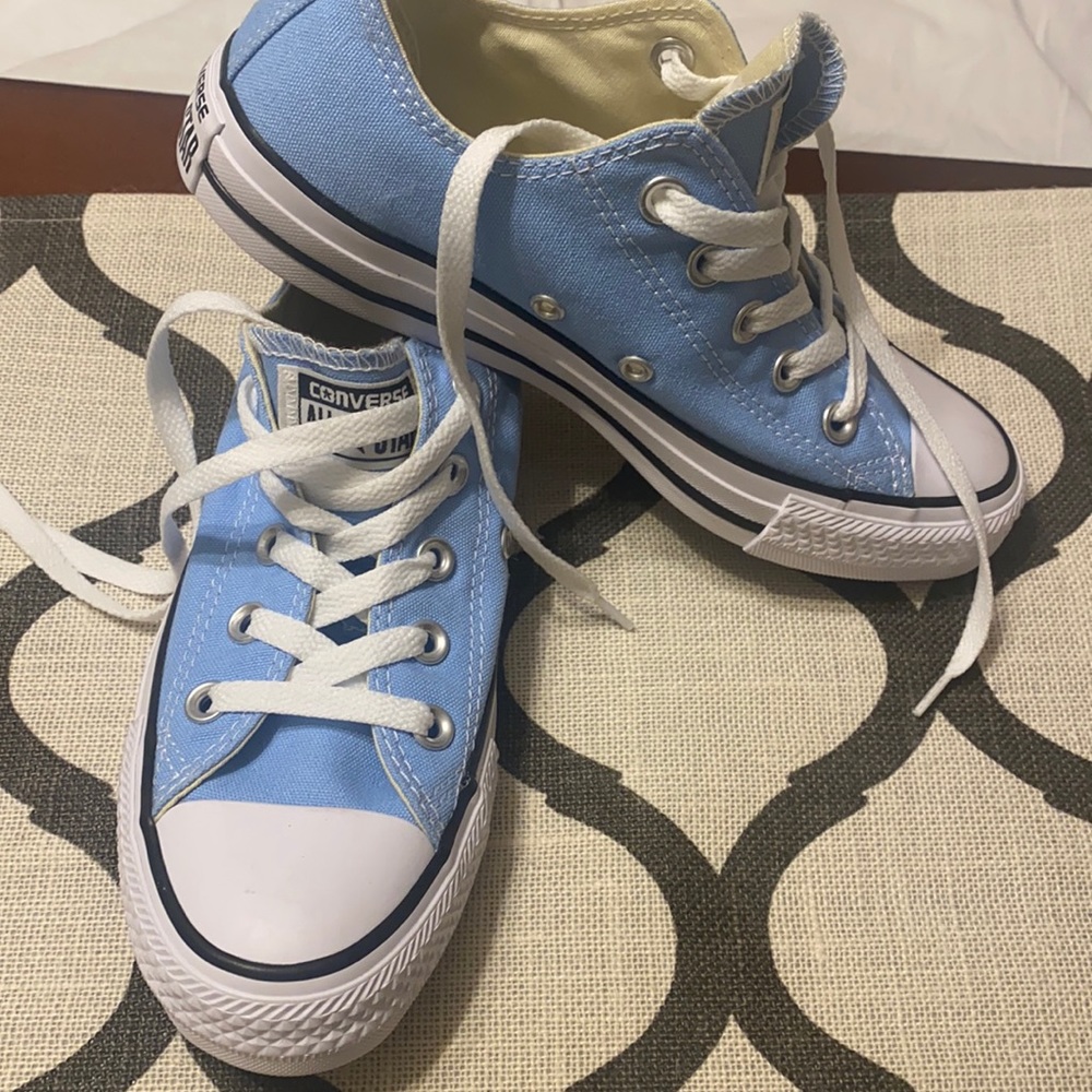 Converse All Stars size 6